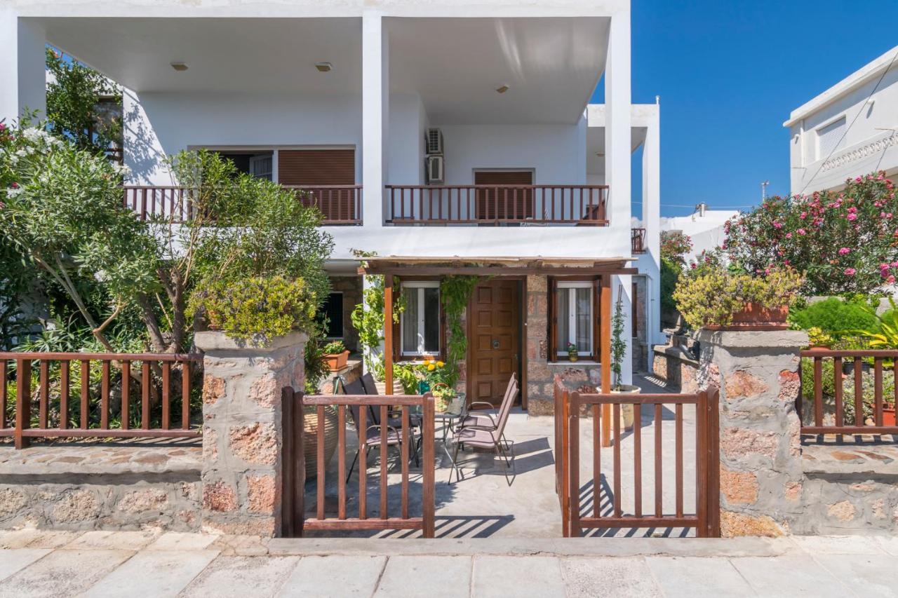 Kourita Garden Apartment With Sea View Near To The Port Of Milos Adamantas  Exterior foto