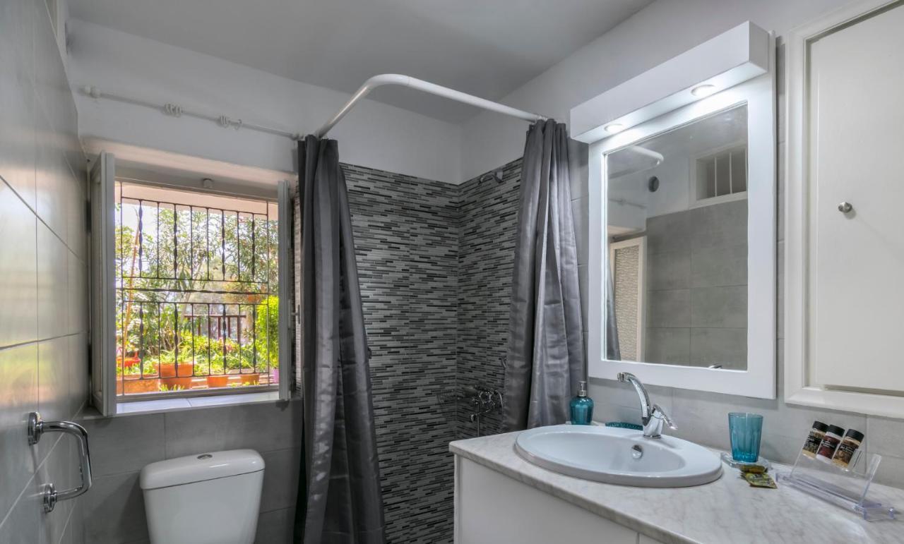 Kourita Garden Apartment With Sea View Near To The Port Of Milos Adamantas  Exterior foto